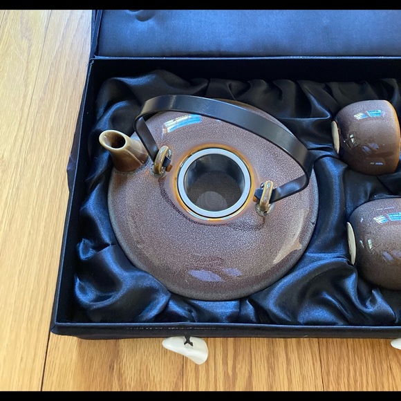 Brand New Bombay Tea ware: Teapot and 4 cups - Picture 3 of 6